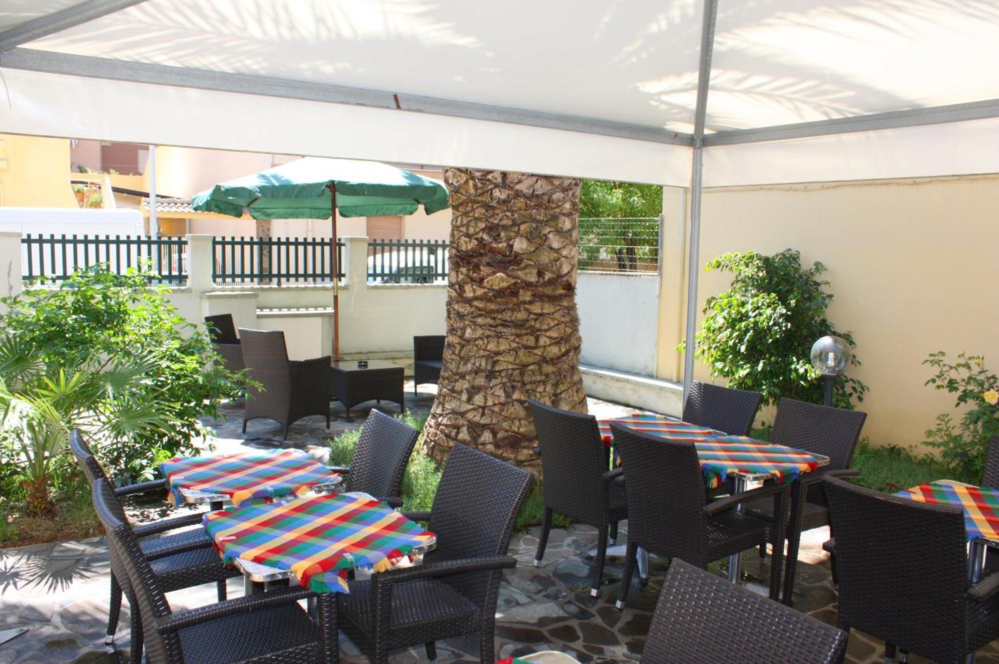 Hotel Alguer Bagian luar foto