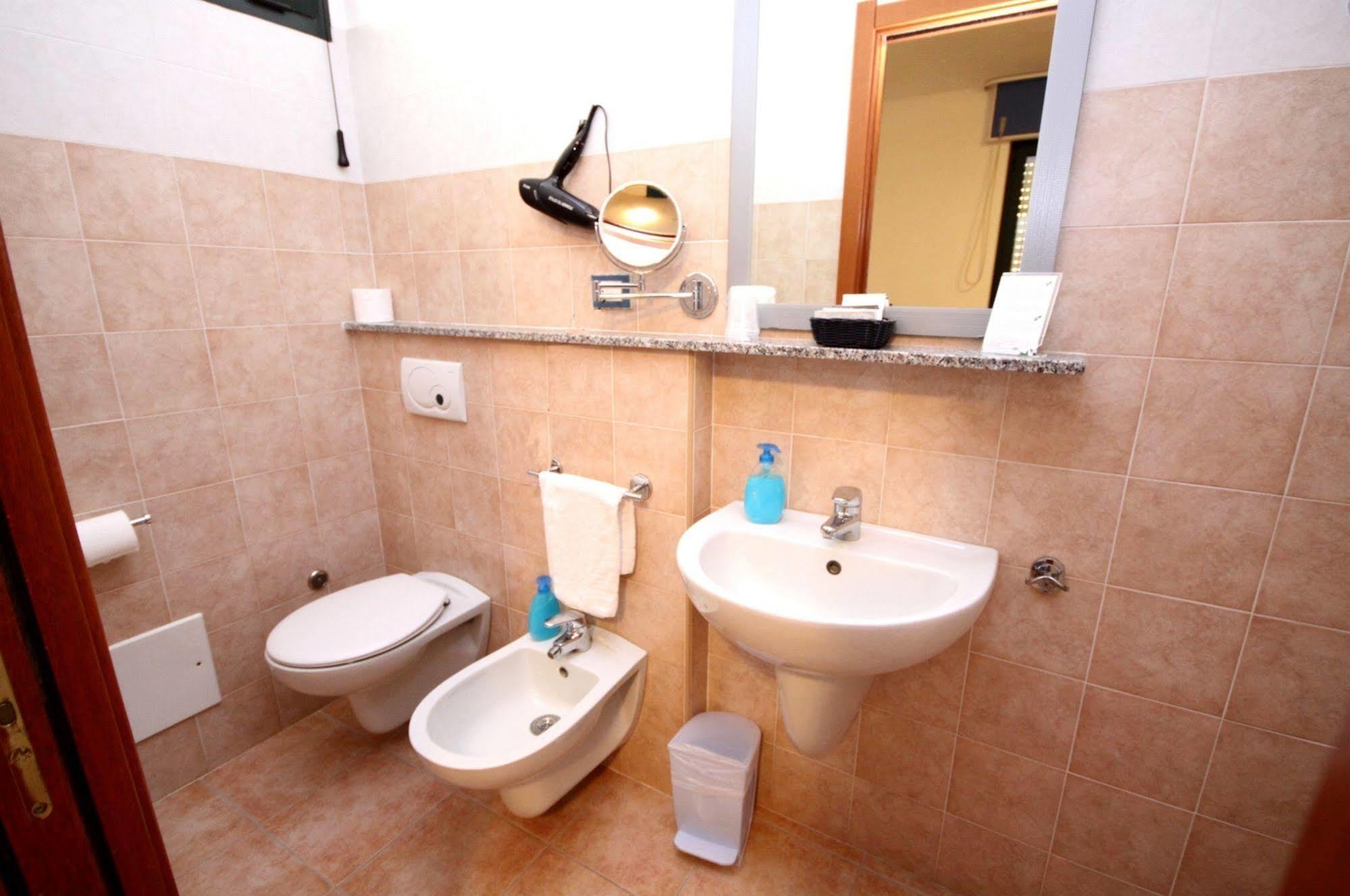 Hotel Alguer Bagian luar foto